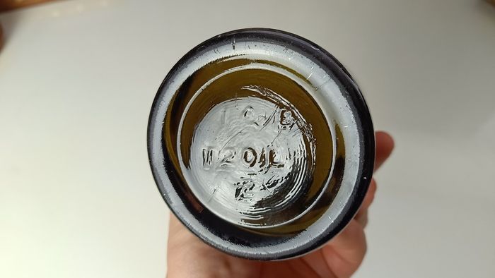 437 - Vintage Saorstat Eireann 1920s Collectible Decorative Bottle