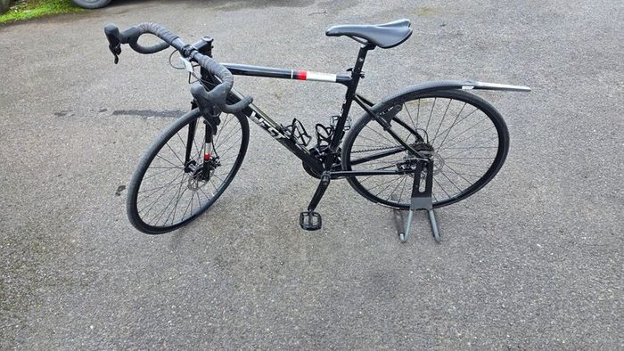 Vitesse Road Bike 28  20 Frame  Disc Brakes