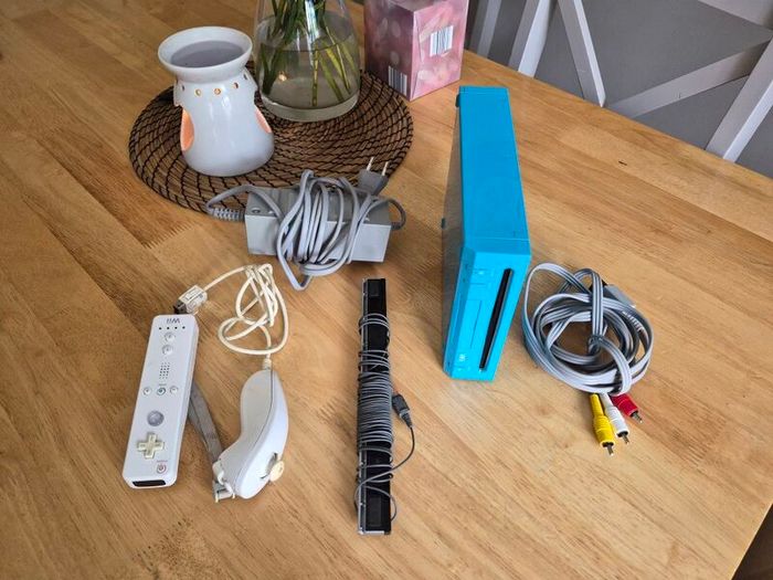Nintendo wii blue console_complete bundle_(tested & working)