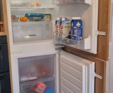 Whirlpool integrated 50/50 fridge freezer