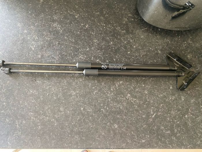 Kia Sportage 2026 boot struts and latch