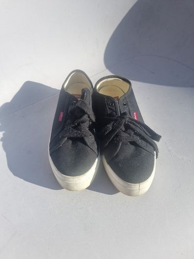 Levi's trainers size 5.