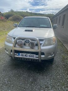 Toyota hilux ( jeep must GO , no time wasters)