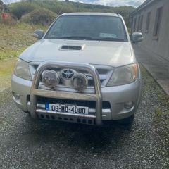 Toyota hilux ( jeep must GO , no time wasters)