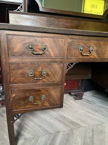 antique dressing table