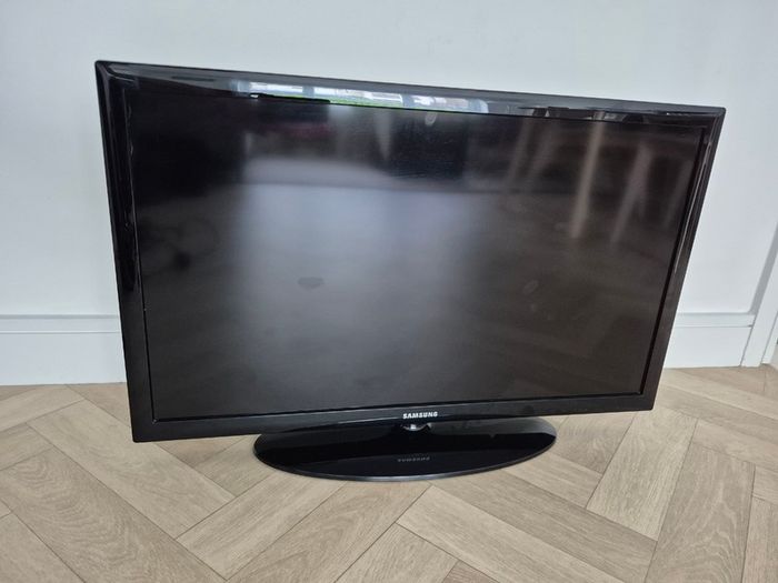 32" Samsung TV and Opticum X7 Box
