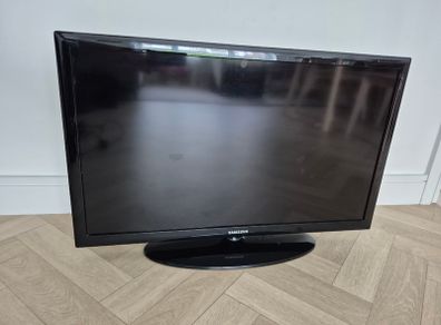 32" Samsung TV and Opticum X7 Box