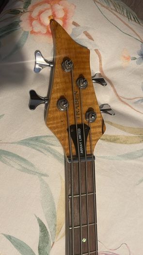 traben Array limited edition bass with case
