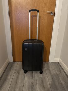 Samsonite suitcase, extendable, hard shell, like new