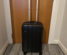 Samsonite suitcase, extendable, hard shell, like new