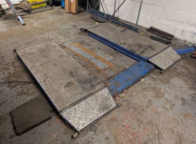 Scissors car ramp lift