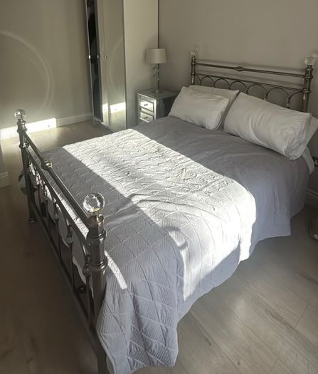 4 foot 6 double bed