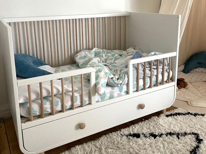 IKEA MYLLRA Cot with large drawer in white - Excellent Condition