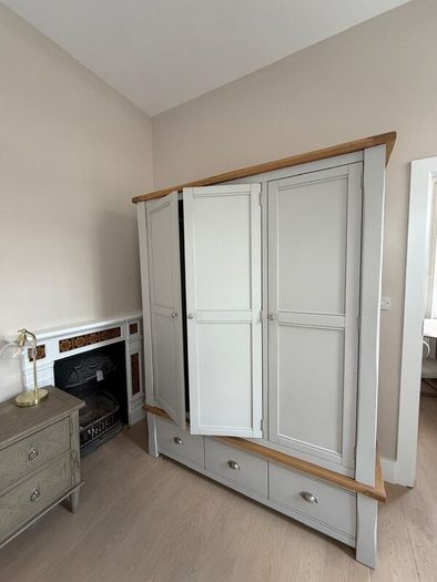 Doune 3dr wardrobe/Taupe & Oak/Excellent Condition