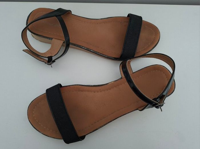 "R & BE" Ladies Black Shimmer Sandals