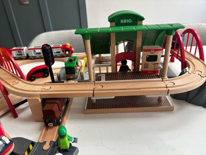 Brio Deluxe Train Railway Set with extra BRIO BT016 train