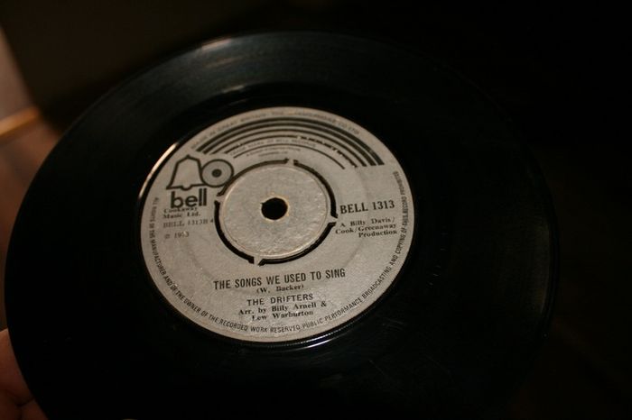 Single Vinyl's  85 pieces