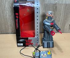 Lost in Space Robot w/wired remote control 1998 - Model B-9 Toy Island Box READ