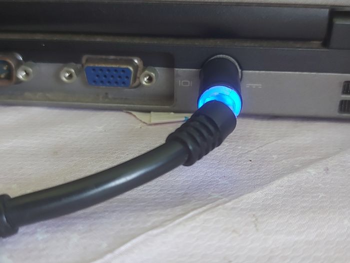 Vintage DELL Lastitude, Model D620, Intel CPU T2400, 1.83GHz, 2.5GB Ram, Windows 7 Professional, 32bit, Opera, Firefox and Chrome, in excellent condition