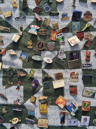 900 Vintage Enamel Pin Badges(rrp 1800-2500 euro)