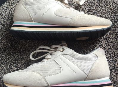 Tommy Hilfiger with leather trainers