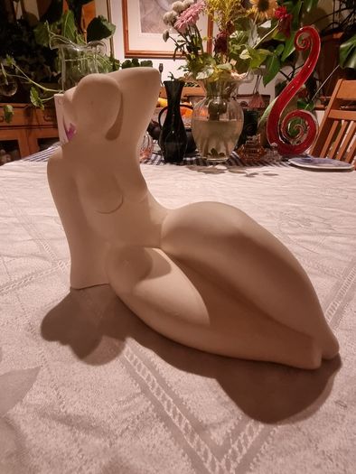 Female figurine made of white stone - Artistorika Made in Malta