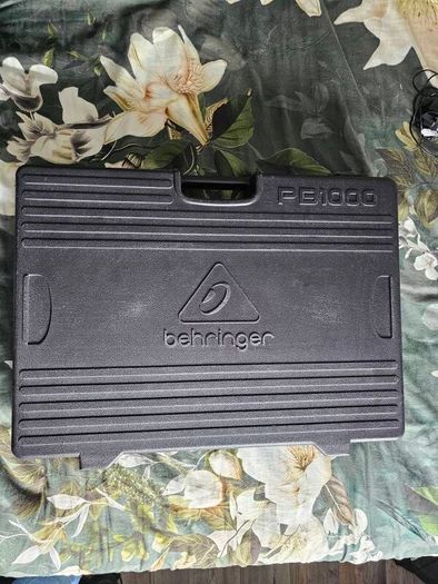 Behringer PB1000 Pedal Board With Power Supply & Hard Case