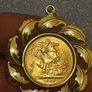 A 22CT gold 1966 Sovereign English coin, on 9ct yellow gold chain/mount, gw 15.6 g. Image 4