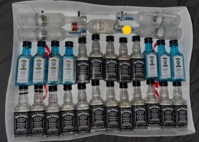 Gin vodka whiskey empty mini Bottle Hennessy Cognac absolut vodka belveder gin Bombay whiskey Jack Daniels belveder paddy powers Jameson bacardi jagermeister Empty Bottles