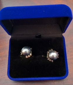Vintage charming pair of cufflinks.