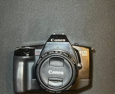 Canon Eos 650 film camera with 35-70mm zoom lens