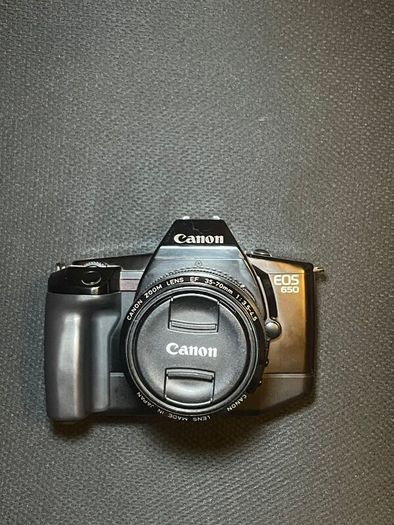 Canon Eos 650 film camera with 35-70mm zoom lens