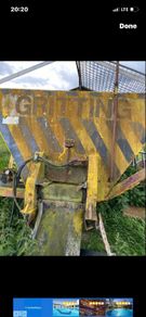 Road gritting body