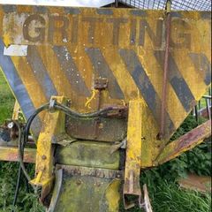 Road gritting body