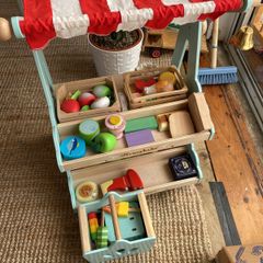 le toy van market stall