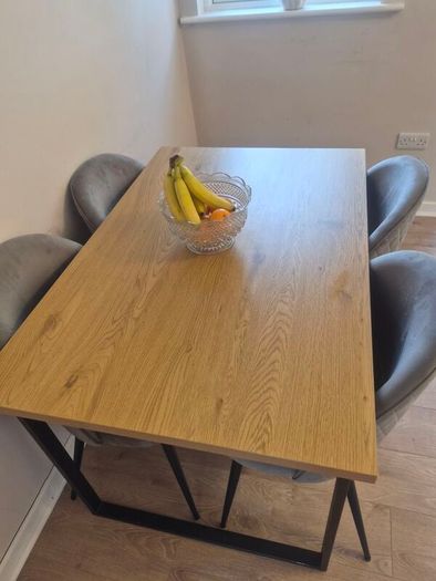 kitchen table and chairs
