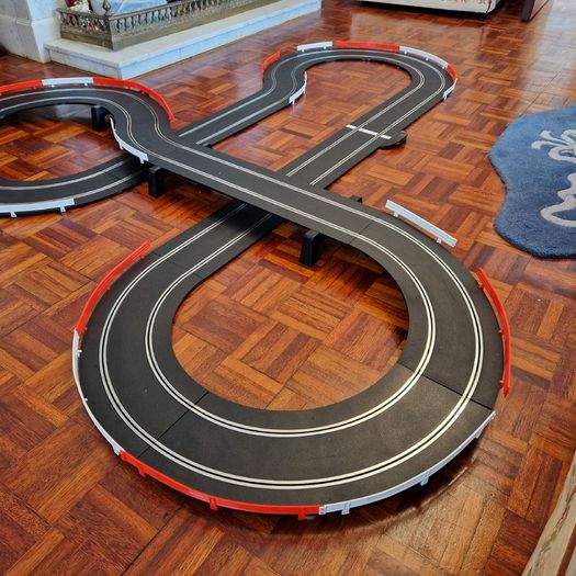 Scalextric New Loops Set: Supreme Police Chase Edition
