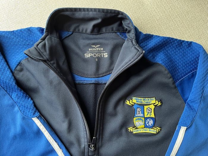 Merlin College zip top, size S