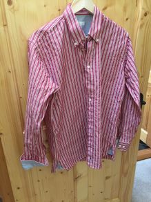Red/pink shirt