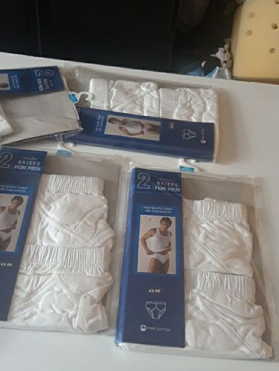 MEN BRIEFS. NEW PANTS. SIZES MEDIUMS are 6 packets and 1 large packet. 2 pants per packet. Total is 14 pant briefs. 2 euros each packet. All for 11 euros.