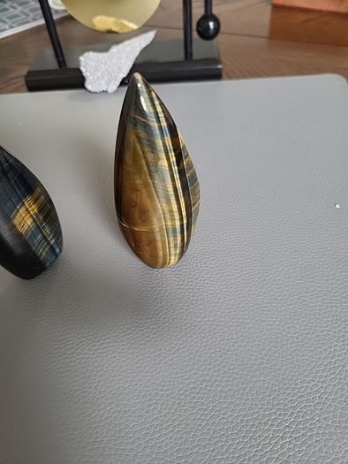 Labradorite specimens
