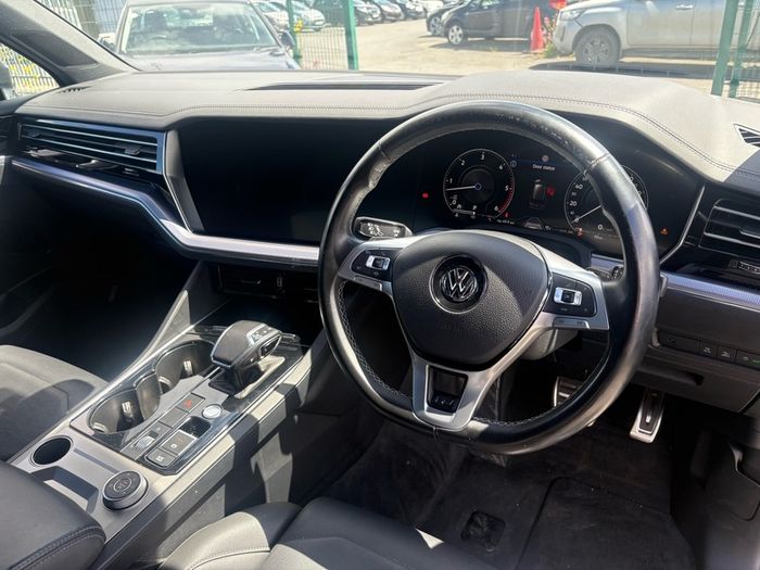 2019 Volkswagen Touareg R-Line Tech 3.0L TDI V6 Commercial