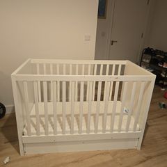 baby cot