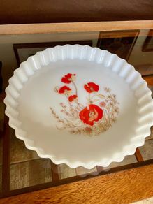Arcopal 27 cm Flan Quiche Dish Poppy Flowers Milk Glass
