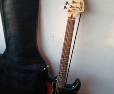 Fender Squier Affinity Stratocaster HSS Sunburst Guitar & Gig Bag Bundle