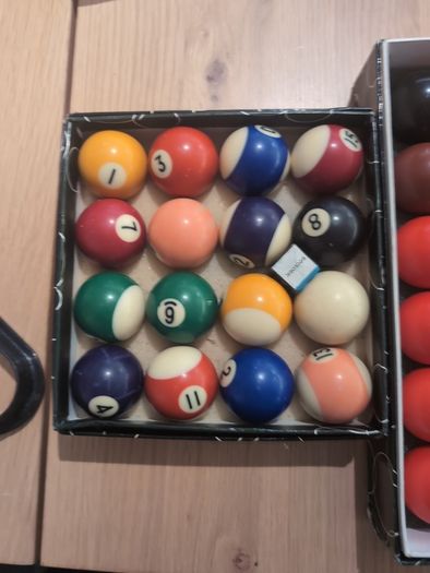 snooker and pool balls