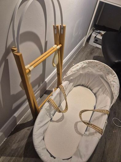 moses basket with clevamama mattress