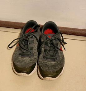 Price drop Under Armour Trainers Grey with Red Logo | Size US 6Y / UK 5.5 / EUR 38.5
