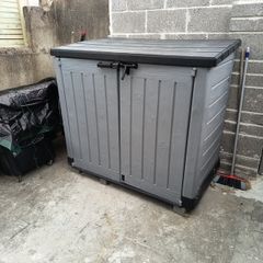 Storage box
