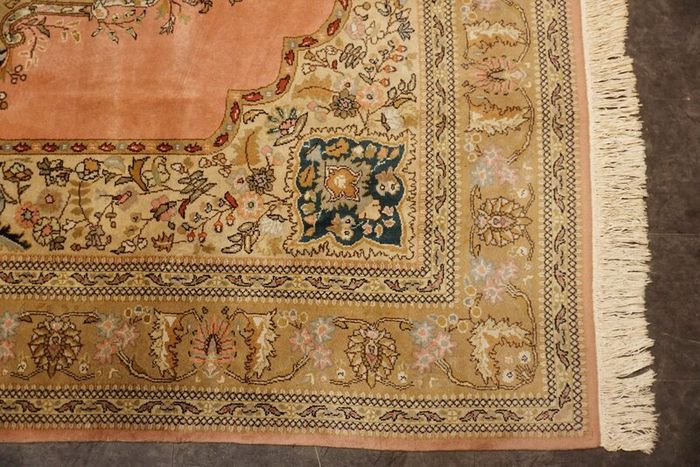 P.ersian Tabriz Signed Rug (TABSIg)